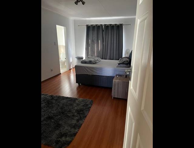 2 BEDROOM TOWNHOUSE FOR SALE IN CRYSTAL PARK